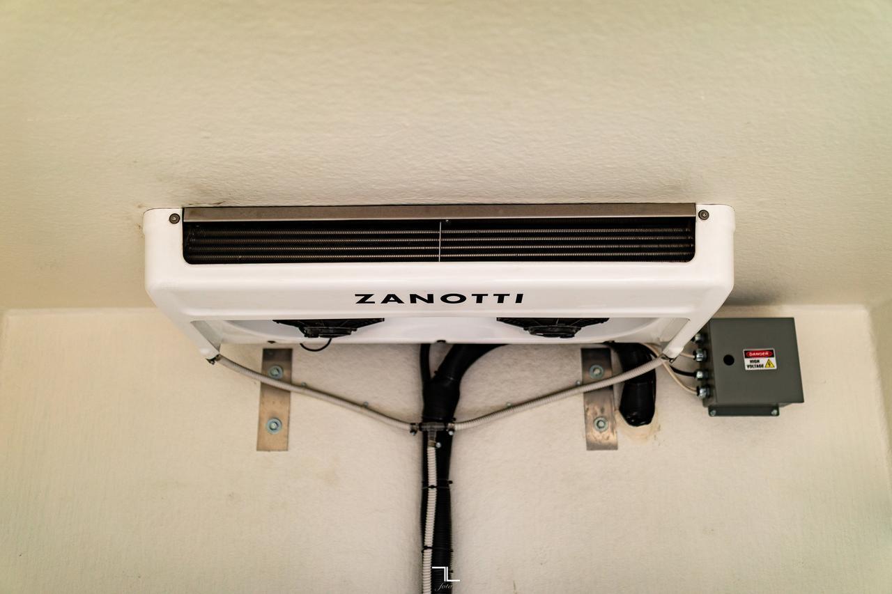 2023 Ford E-450 15 Ft. Cube Van Reefer Red Deer AB