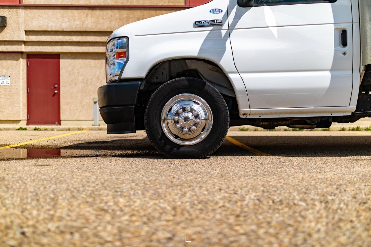 2023 Ford E-450 15 Ft. Cube Van Reefer Red Deer AB