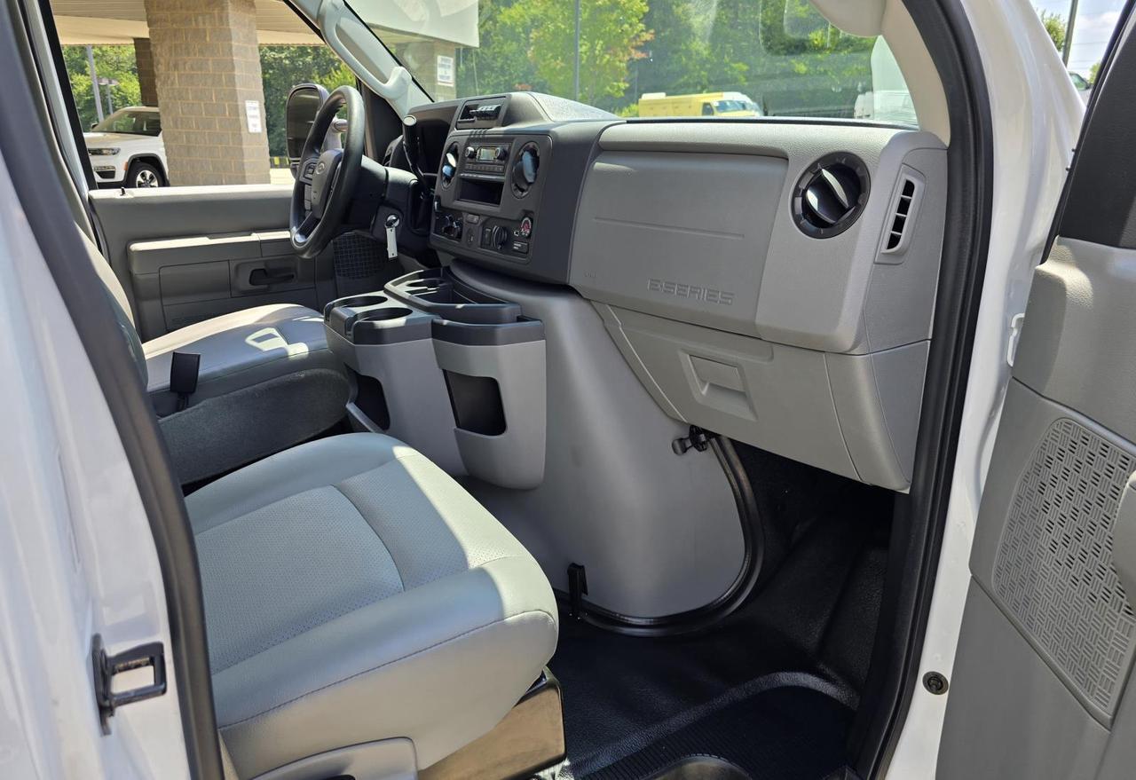 2023 Ford E-Series Cutaway E-350 DRW 16FT Box W/Roll-Up Door and Pull-Out Ramp Concord NC