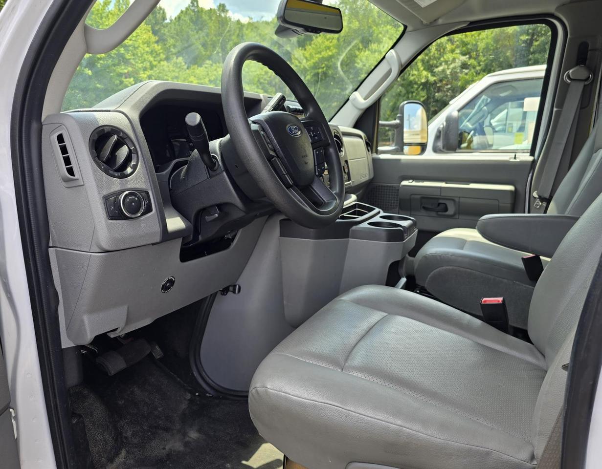 2023 Ford E-Series Cutaway E-350 DRW 16FT Box W/Roll-Up Door and Pull-Out Ramp Concord NC