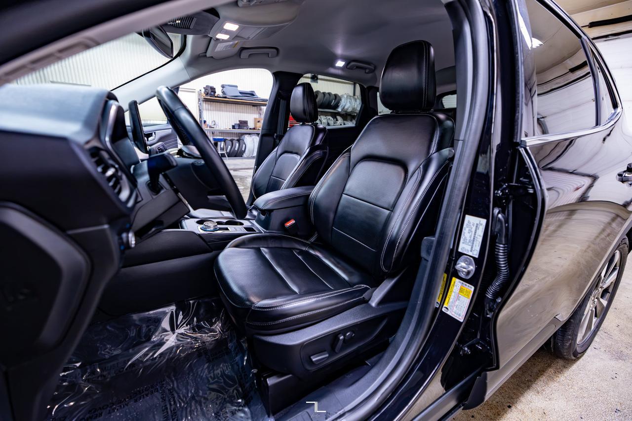2023 Ford Escape AWD Platinum Leather Nav BCam Red Deer AB