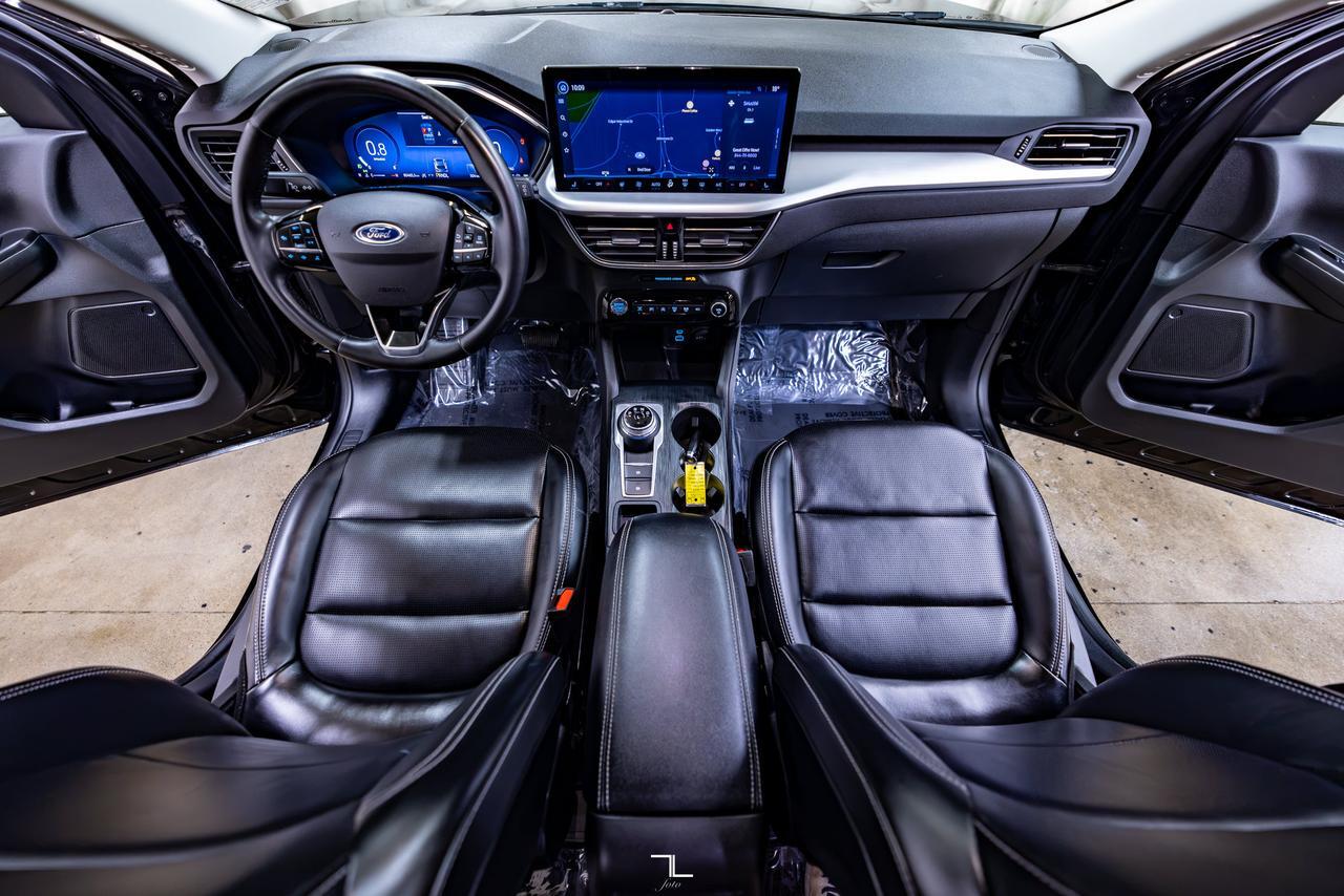 2023 Ford Escape AWD Platinum Leather Nav BCam Red Deer AB