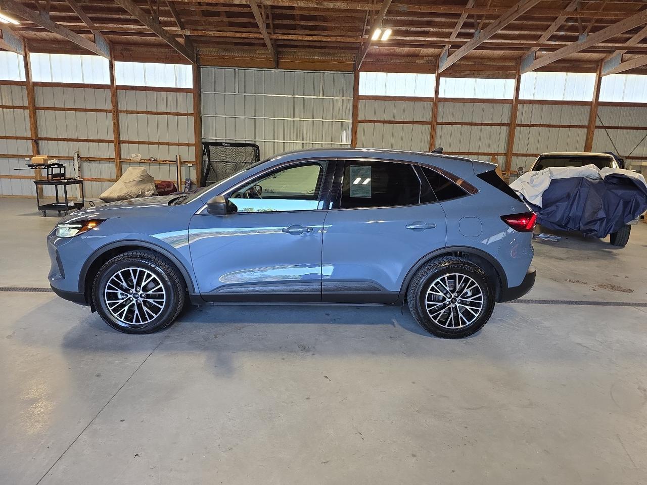 2023 Ford Escape Hybrid Active photo 2