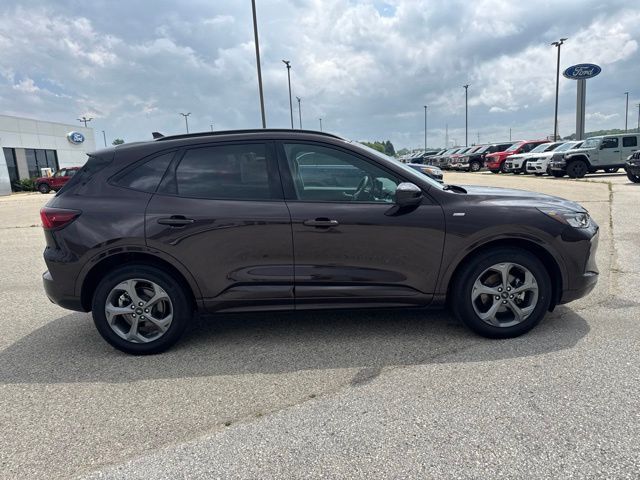 2023 Ford Escape Hybrid ST-Line Select Random Lake WI