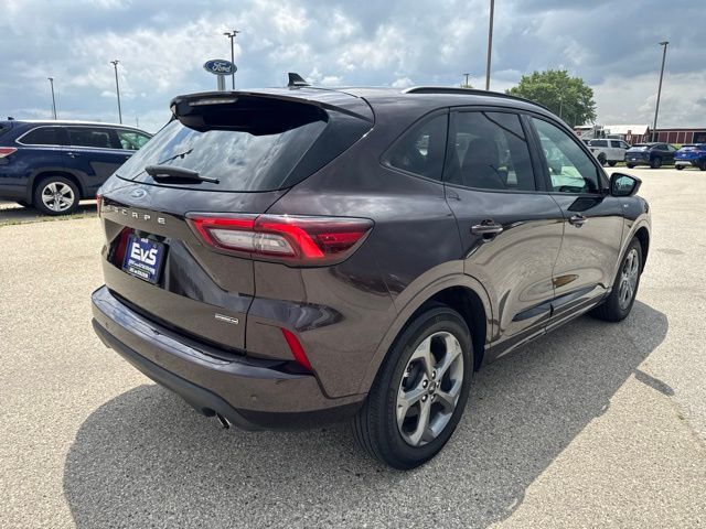 2023 Ford Escape Hybrid ST-Line Select Random Lake WI