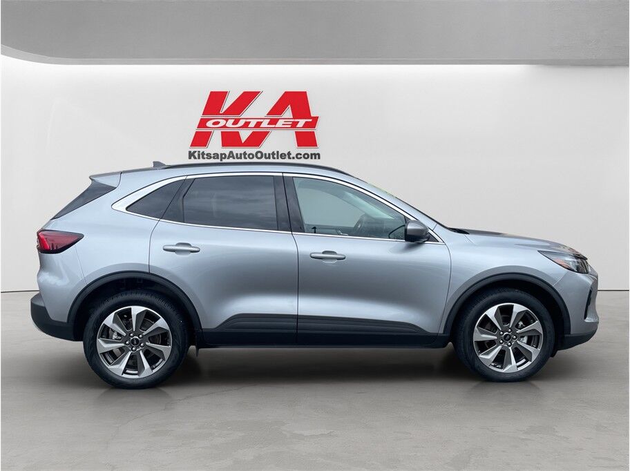2023 Ford Escape Platinum Sport Utility 4D