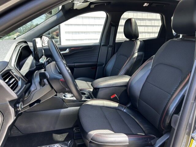 2023 Ford Escape ST-Line Elite photo 11