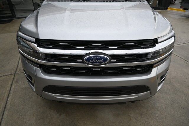 2023 Ford Expedition Limited / 4X4 / Auto Start / Heated & Cooled Leather Seats / Heated Steering Wheel / Sunroof / NAV / B&O Speakers / Adaptive Cruise / Lane Depart & Blind Spot / Rear Captain Chairs / 3rd Row / Seats 7 / 1-Owner Anchorage AK