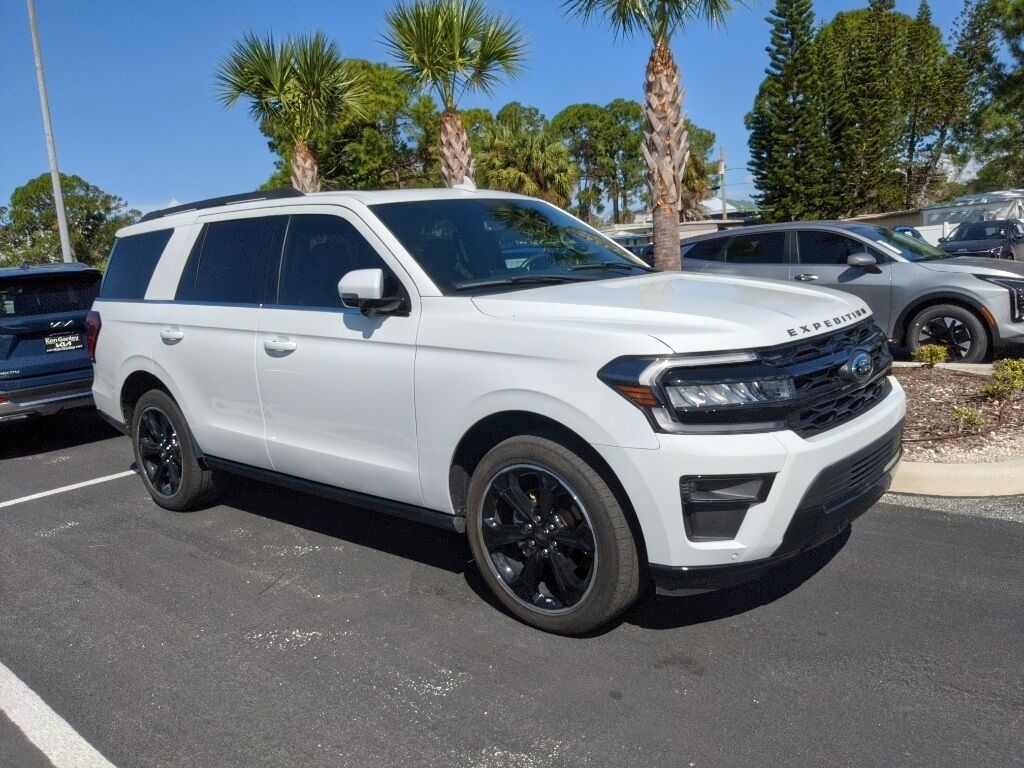 2023 Ford Expedition Limited Oshkosh WI