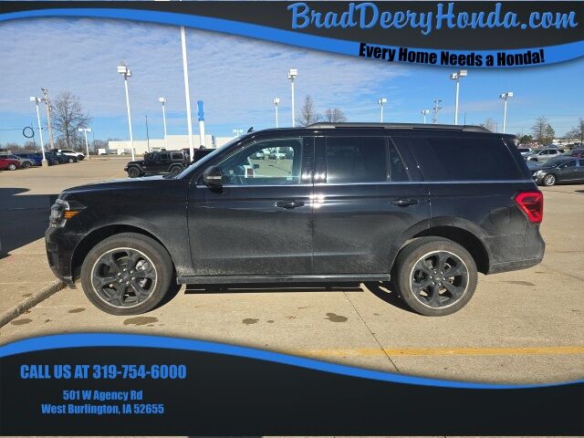 2023 Ford Expedition Limited's photo