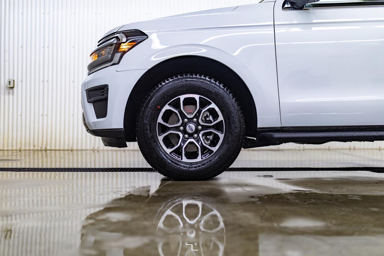 2023 Ford Expedition Max 4x4 SSV Nav Bcam 3rd Row Red Deer AB