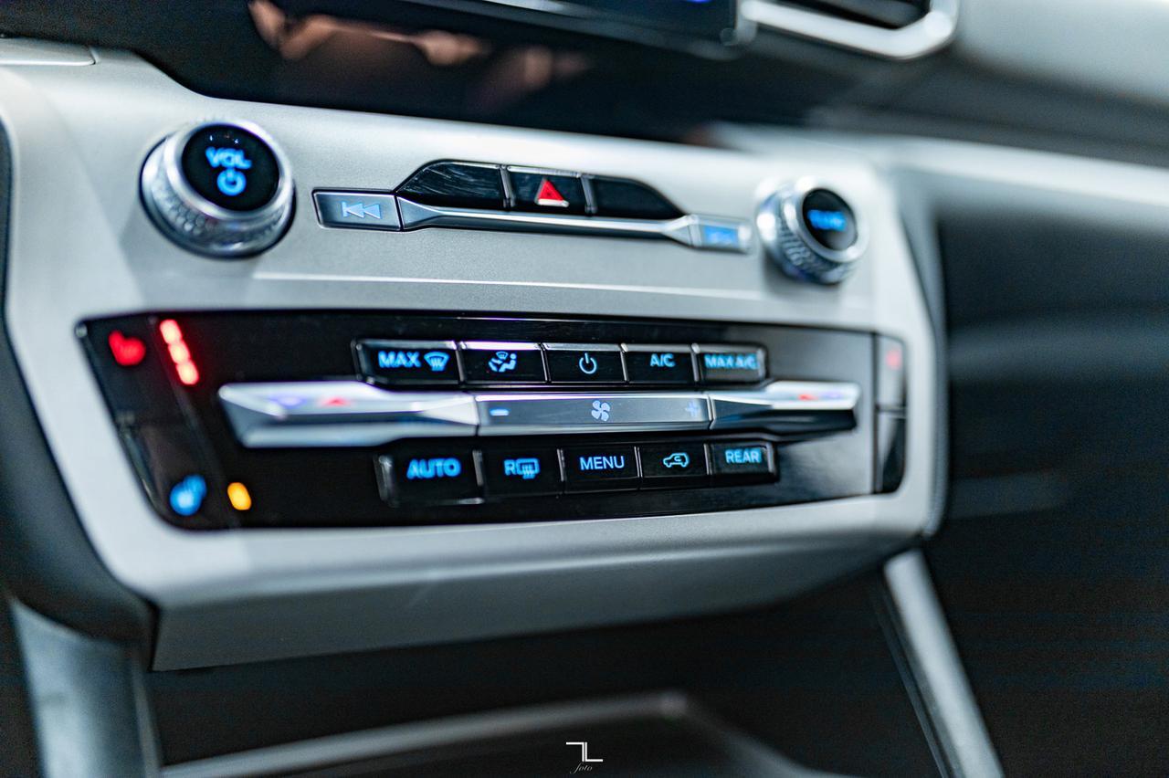 2023 Ford Explorer AWD XLT Leather BCam Red Deer AB