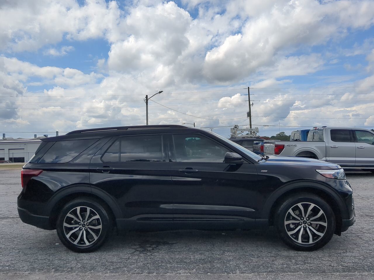 2023 Ford Explorer ST-Line
