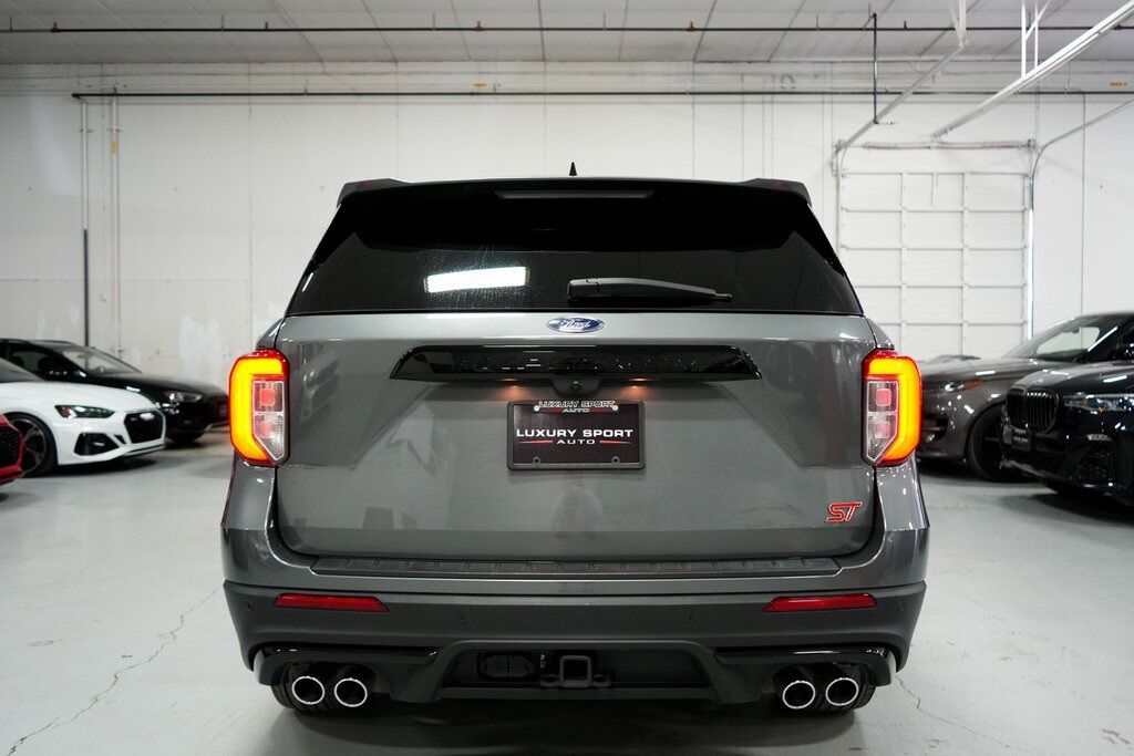 2023 Ford Explorer ST photo 4