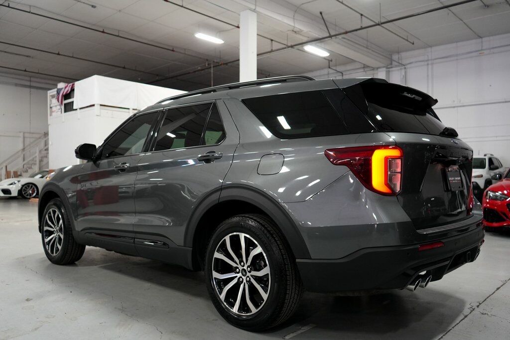 2023 Ford Explorer ST photo 2