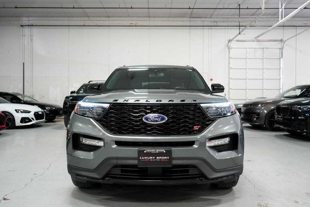 2023 Ford Explorer ST photo 3