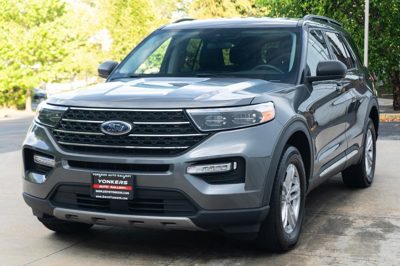 2023 Ford Explorer XLT photo 2