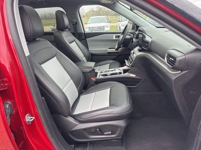 2023 Ford Explorer XLT Random Lake WI
