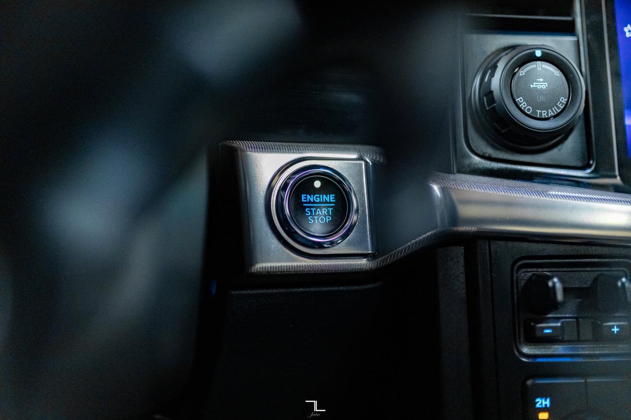 2023 Ford F-150 4x4 Super Crew Raptor Leather Roof Nav BCam Red Deer AB