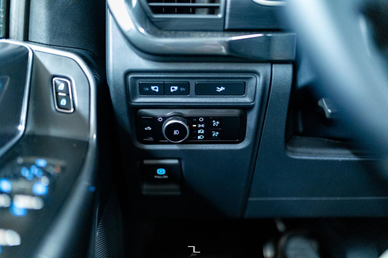 2023 Ford F-150 4x4 Super Crew XLT FX4 Nav Roof BCam Red Deer AB