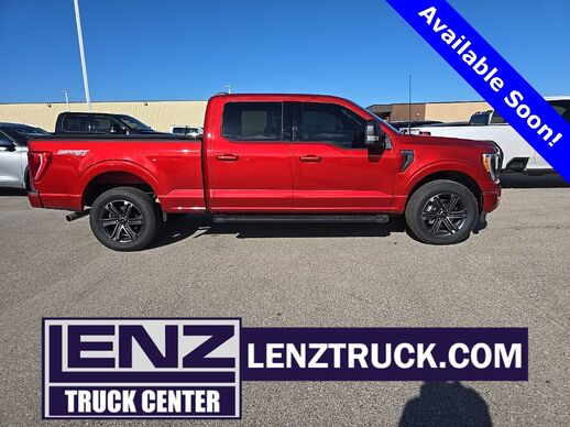 2023_Ford_F-150_4x4 SuperCrew XLT_ Fond du Lac WI