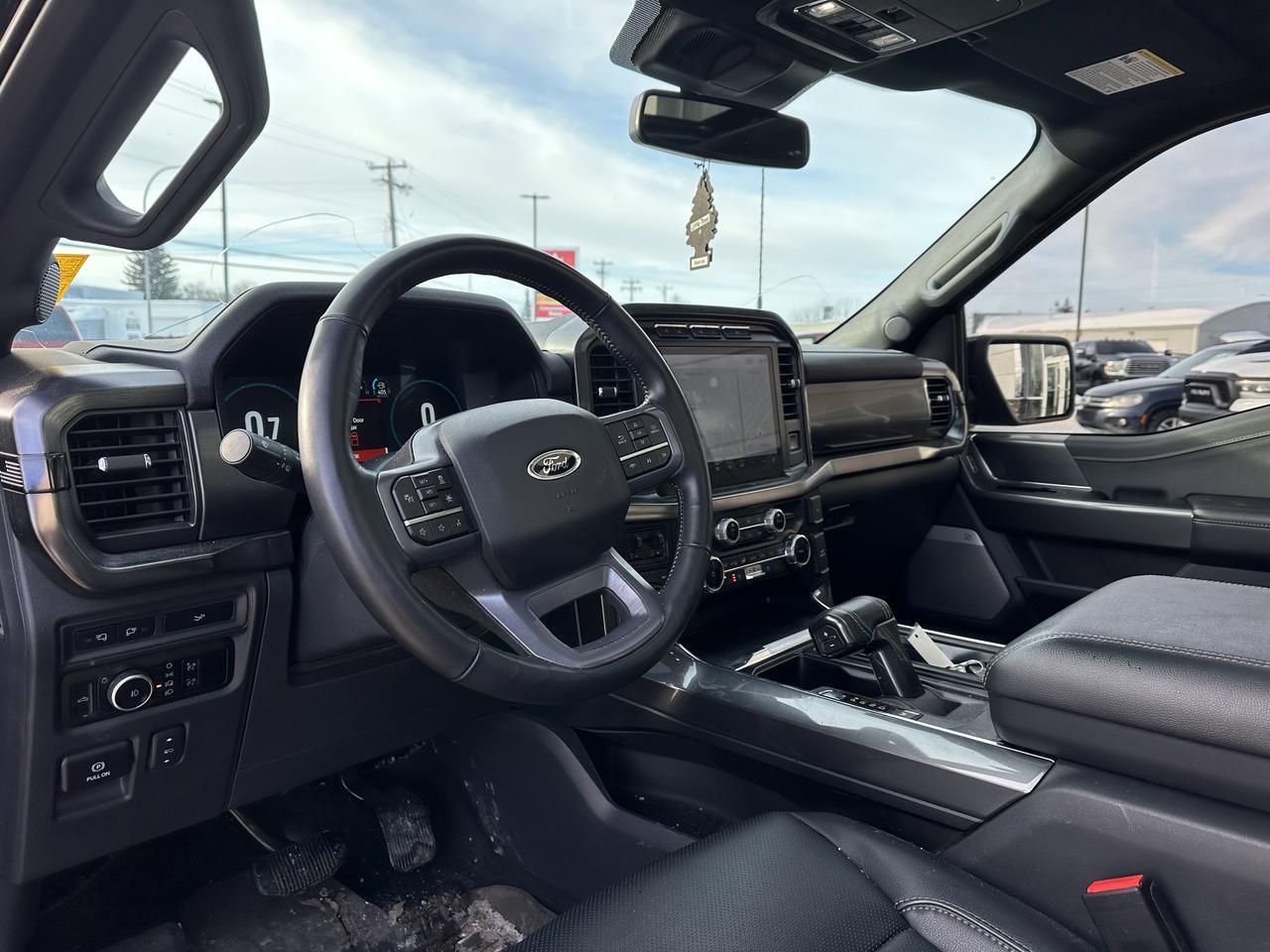 2023 Ford F-150 LARIAT 4WD | 502a | Sport Pkg | Pano Roof | Trailer Tow Pkg | 136L Tank | Black Pkg | 2 Sets Rims Redwater AB