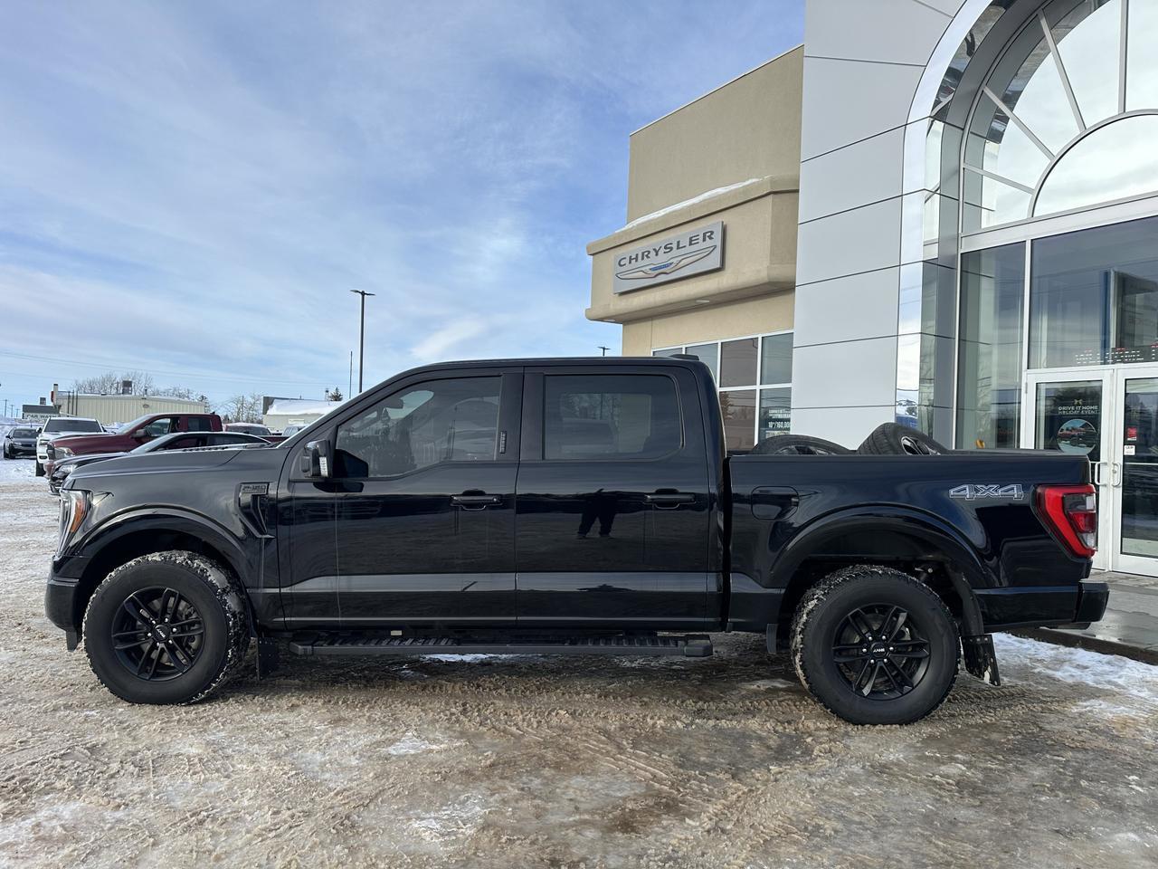 2023 Ford F-150 LARIAT 4WD | 502a | Sport Pkg | Pano Roof | Trailer Tow Pkg | 136L Tank | Black Pkg | 2 Sets Rims Redwater AB