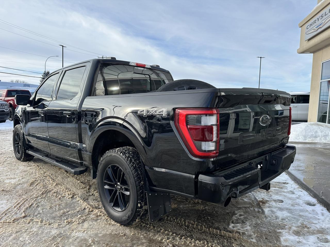 2023 Ford F-150 LARIAT 4WD | 502a | Sport Pkg | Pano Roof | Trailer Tow Pkg | 136L Tank | Black Pkg | 2 Sets Rims Redwater AB