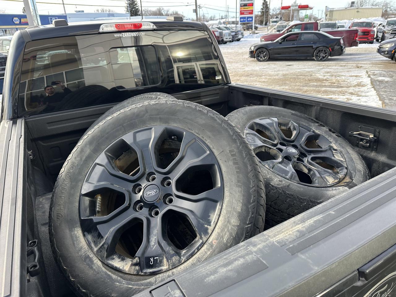 2023 Ford F-150 LARIAT 4WD | 502a | Sport Pkg | Pano Roof | Trailer Tow Pkg | 136L Tank | Black Pkg | 2 Sets Rims Redwater AB