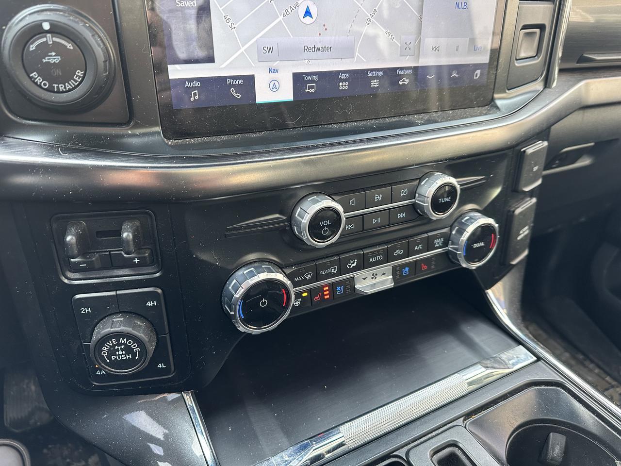 2023 Ford F-150 LARIAT 4WD | 502a | Sport Pkg | Pano Roof | Trailer Tow Pkg | 136L Tank | Black Pkg | 2 Sets Rims Redwater AB