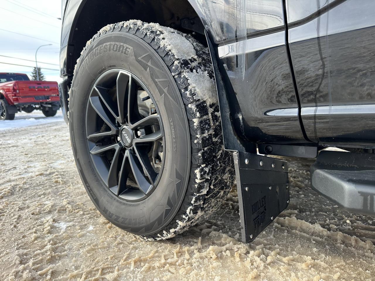 2023 Ford F-150 LARIAT 4WD | 502a | Sport Pkg | Pano Roof | Trailer Tow Pkg | 136L Tank | Black Pkg | 2 Sets Rims Redwater AB