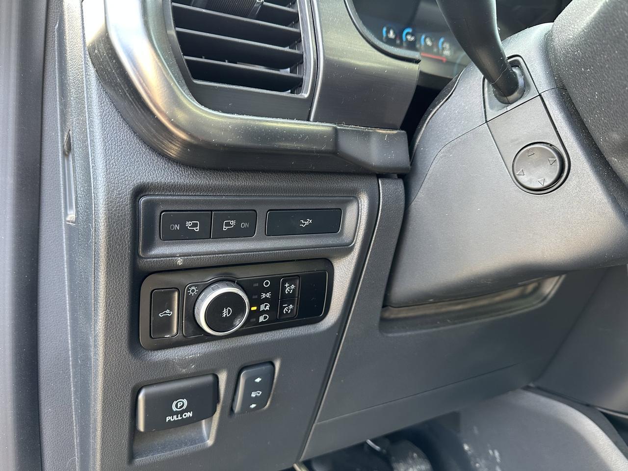 2023 Ford F-150 LARIAT 4WD | 502a | Sport Pkg | Pano Roof | Trailer Tow Pkg | 136L Tank | Black Pkg | 2 Sets Rims Redwater AB