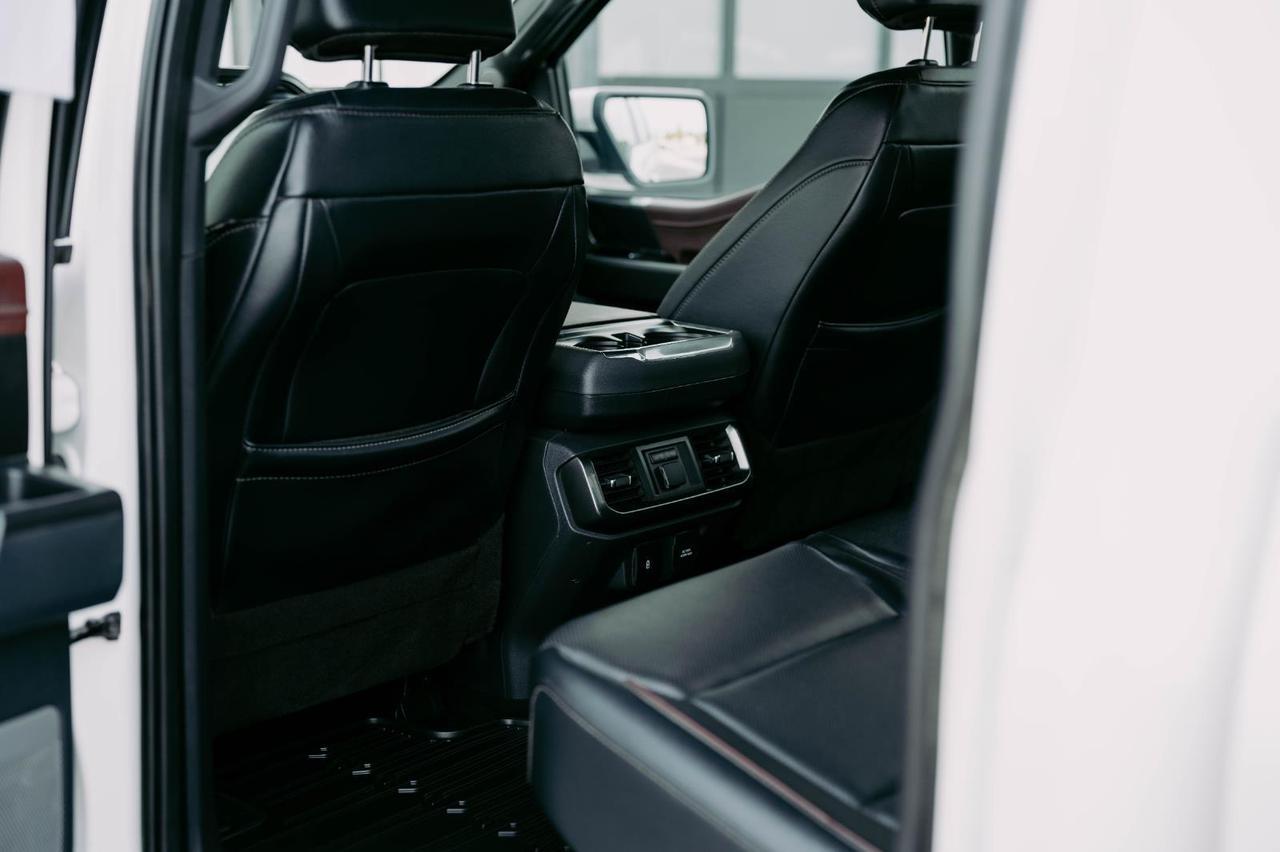 2023 Ford F-150 Lariat photo 12