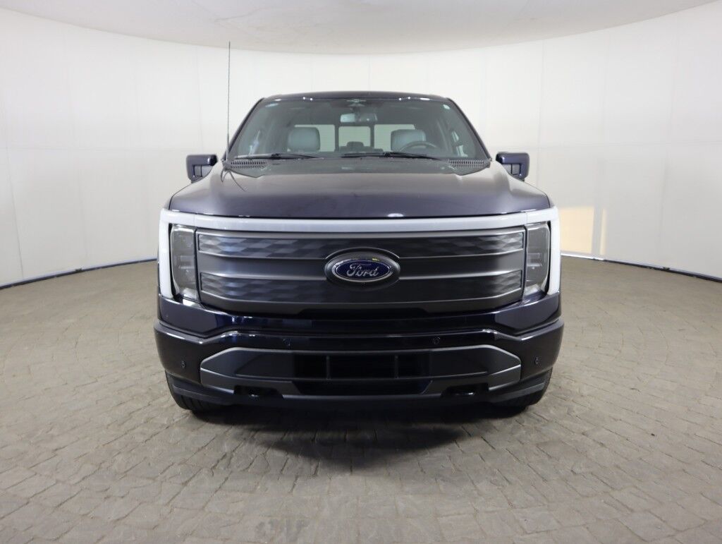 2023 Ford F-150 Lightning LARIAT 4WD High Pkg w/Twin Panel Moonroof Maumee OH