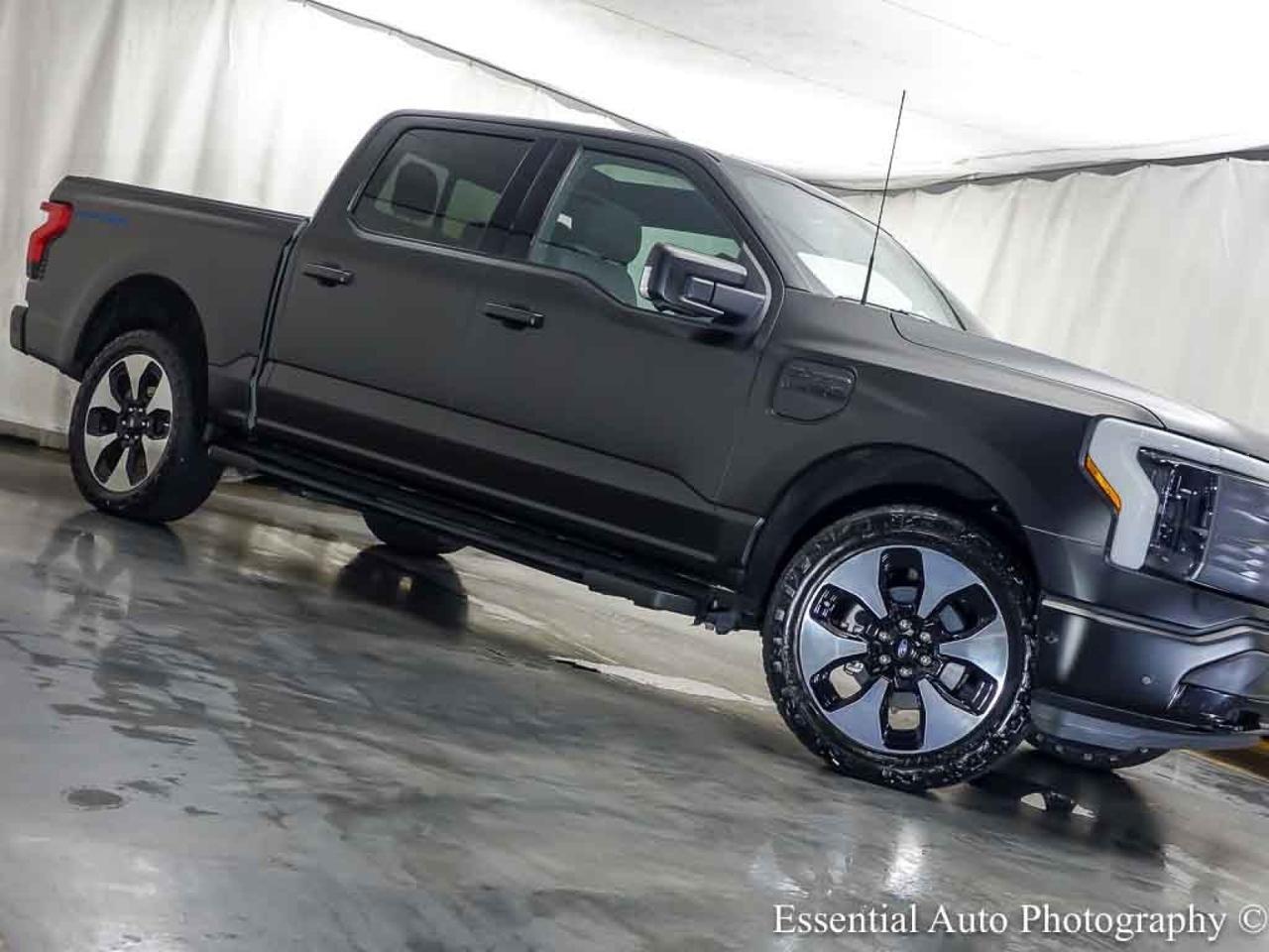 2023 Ford F-150 Lightning Platinum Willowbrook IL