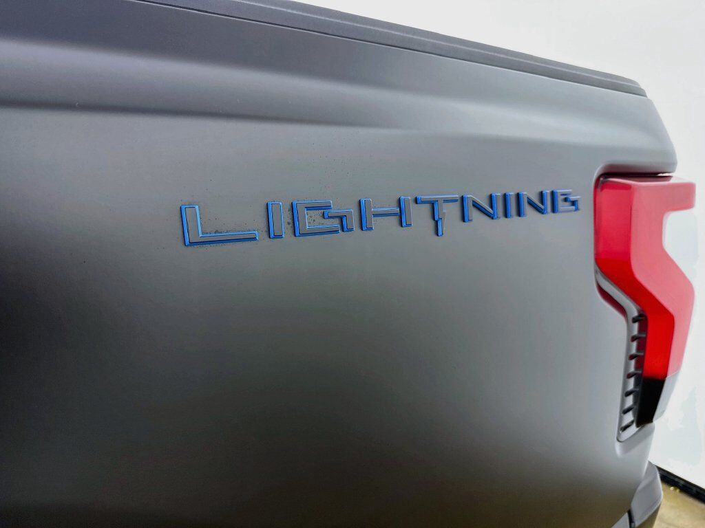 2023 Ford F-150 Lightning Platinum Willowbrook IL