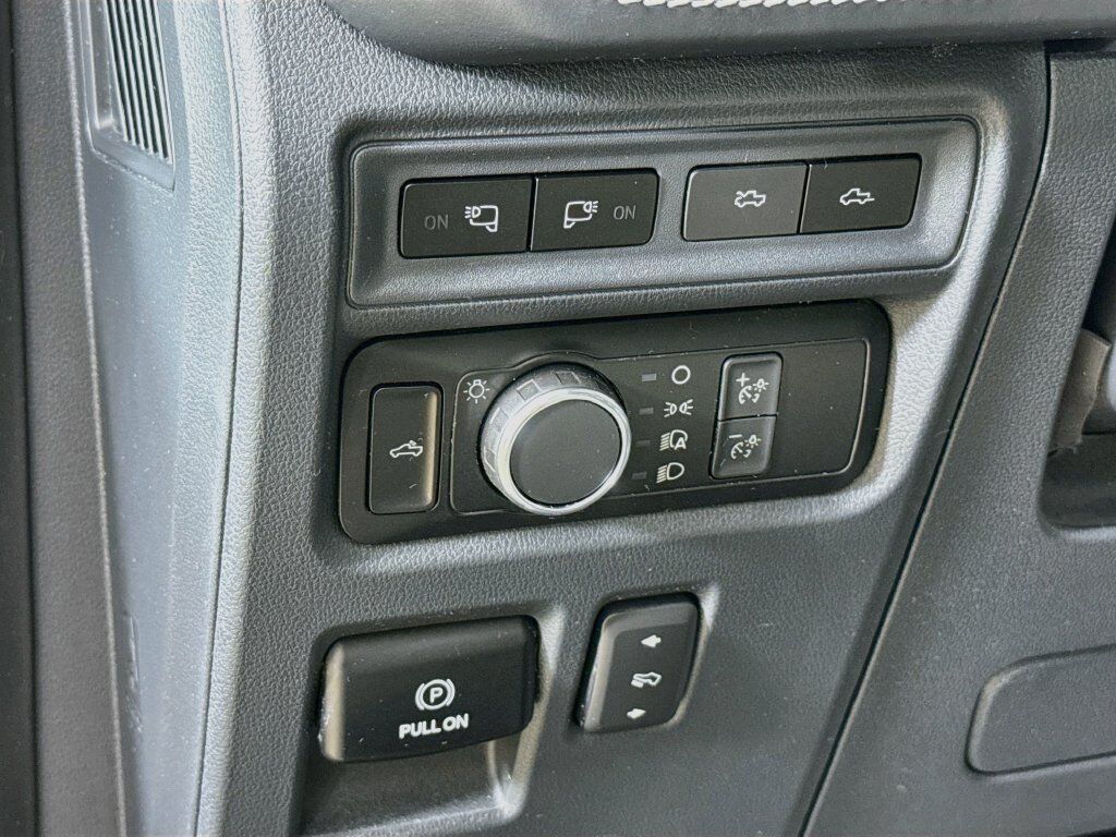 2023 Ford F-150 Lightning Platinum Willowbrook IL