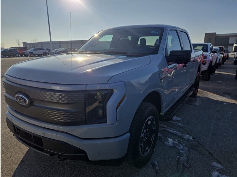 2023 Ford F-150 Lightning XLT Willowbrook IL