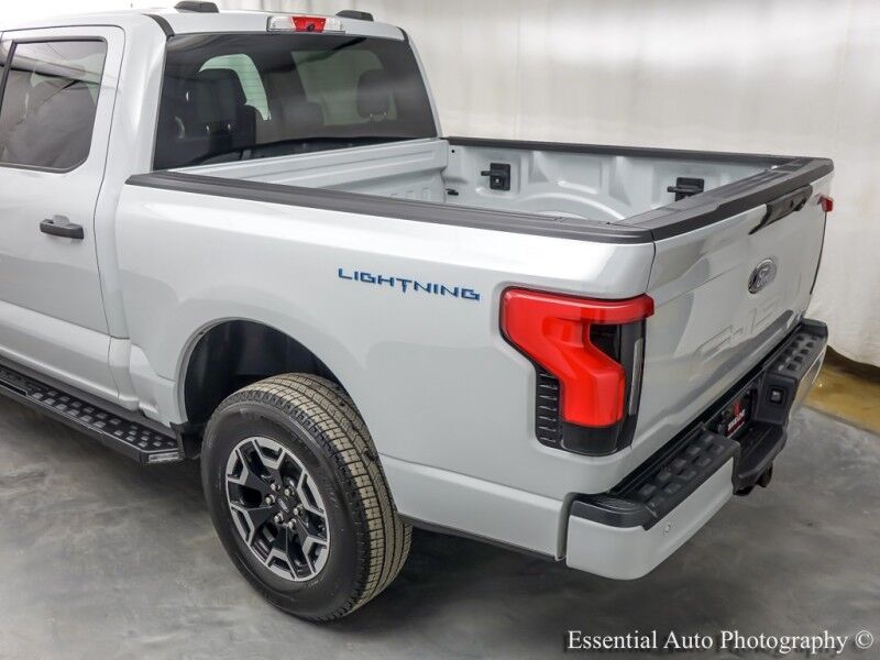 2023 Ford F-150 Lightning XLT Willowbrook IL