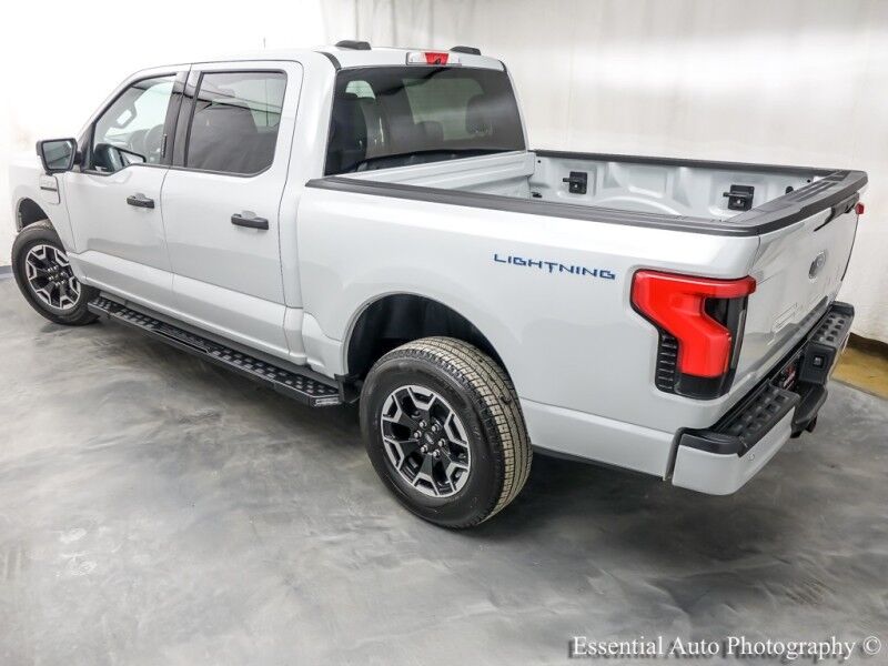 2023 Ford F-150 Lightning XLT Willowbrook IL