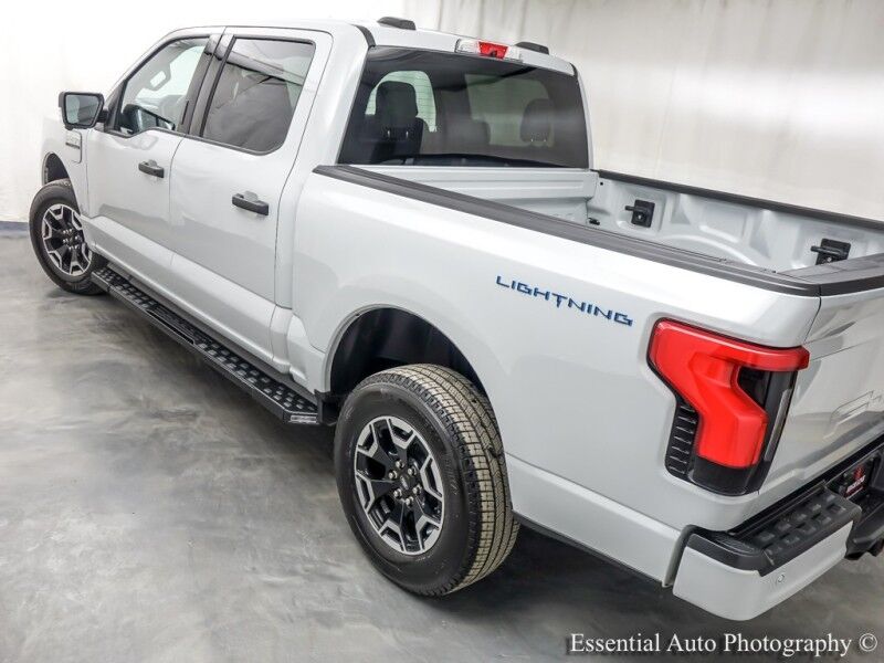 2023 Ford F-150 Lightning XLT Willowbrook IL