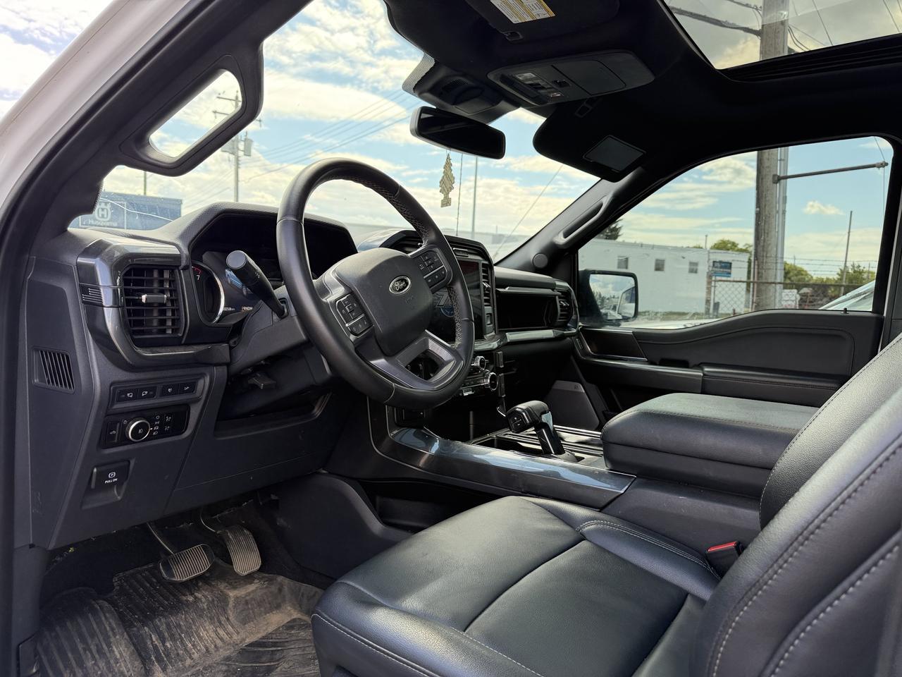 2023 Ford F-150 XLT Black Appearance PKG l Crew l 4x4 l Leather l Panoroof l Lifted Redwater AB