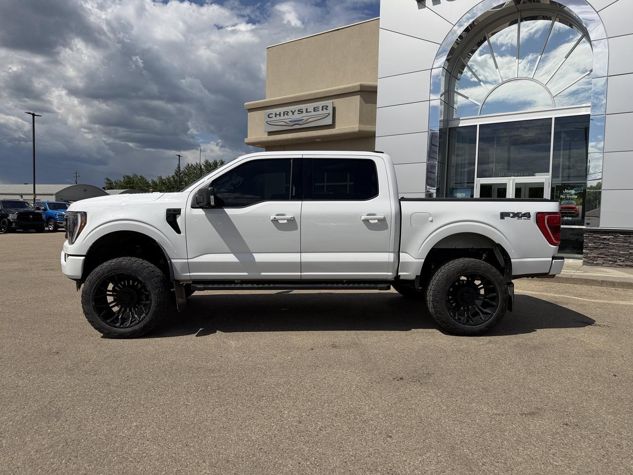 2023 Ford F-150 XLT Black Appearance PKG l Crew l 4x4 l Leather l Panoroof l Lifted Redwater AB