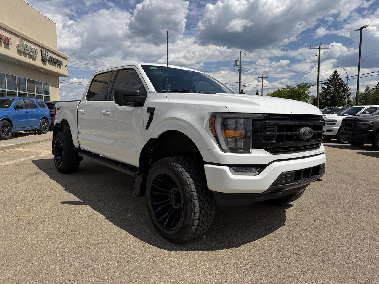 2023 Ford F-150 XLT Black Appearance PKG l Crew l 4x4 l Leather l Panoroof l Lifted Redwater AB