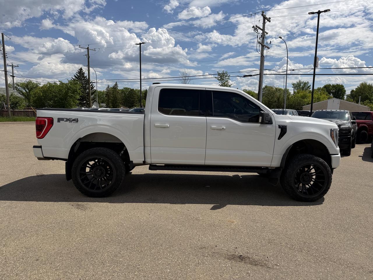 2023 Ford F-150 XLT Black Appearance PKG l Crew l 4x4 l Leather l Panoroof l Lifted Redwater AB