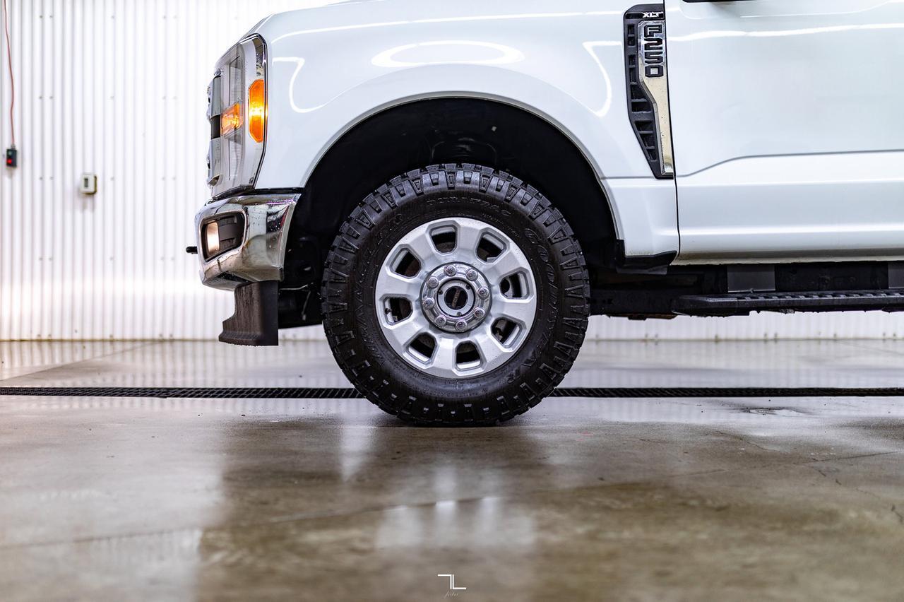 2023 Ford F-250 4x4 Crew Cab XLT FX4 BCam Red Deer AB