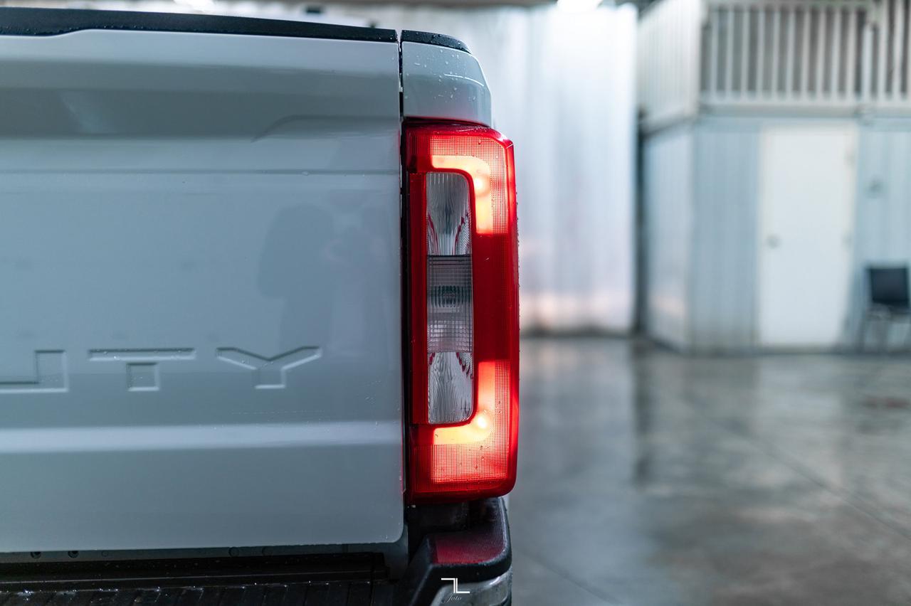 2023 Ford F-250 4x4 Crew Cab XLT FX4 BCam Red Deer AB