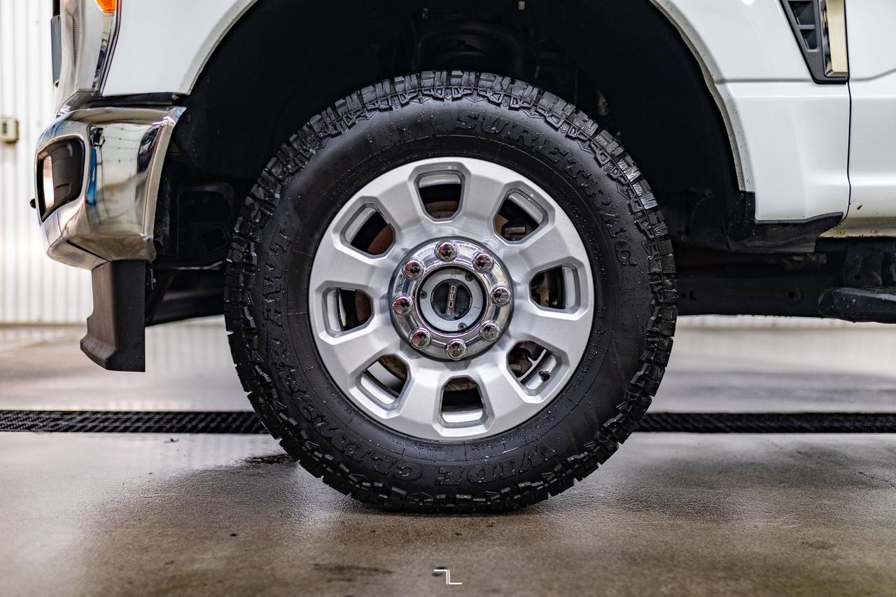 2023 Ford F-250 4x4 Crew Cab XLT FX4 PSeat BCam Red Deer AB