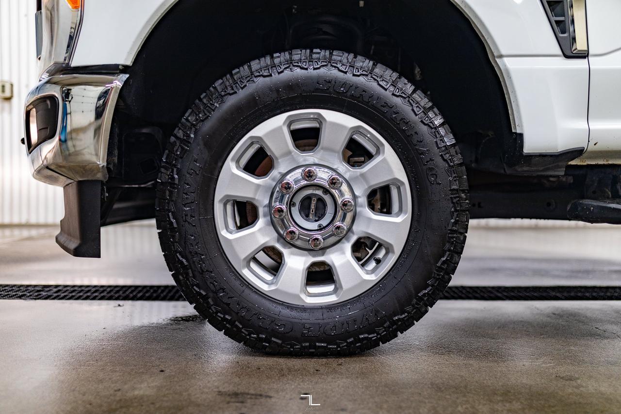 2023 Ford F-250 4x4 Crew Cab XLT FX4 PSeat BCam Red Deer AB