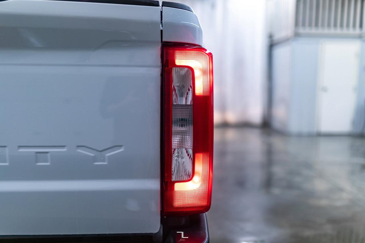 2023 Ford F-250 4x4 Crew Cab XLT FX4 PSeat BCam Red Deer AB